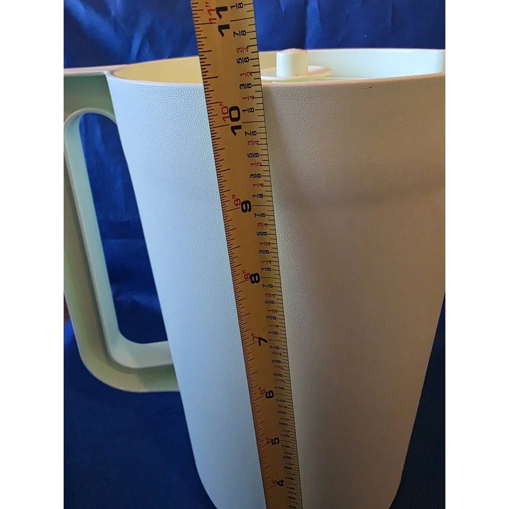 Vintage Rubbermaid 1 Gallon Yellow Drink Beverage Pitcher‎ #1416E-1